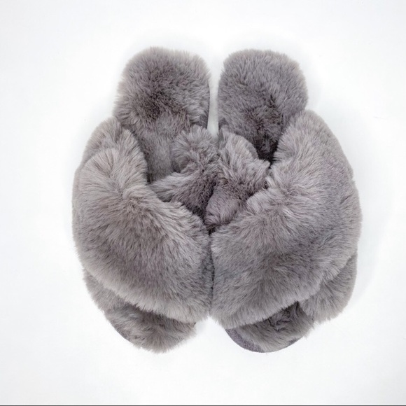 Loft gray criss cross fuzzy slippers, size 5-6 - Picture 6 of 6